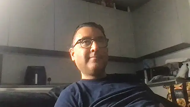 Snapshot of Robin007 chatting on November 2, 2025, 4:45 pm Robin007 online show from November 2, 2025, 4:45 pm