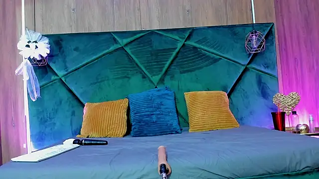 RosaCatalleya online show from September 14, 2025, 4:24 am