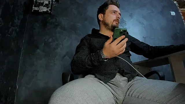 Snapshot of Master_Mark_Wayne chatting on February 15, 2026, 10:41 pm Master Mark Wayne online show from February 15, 2026, 10:41 pm