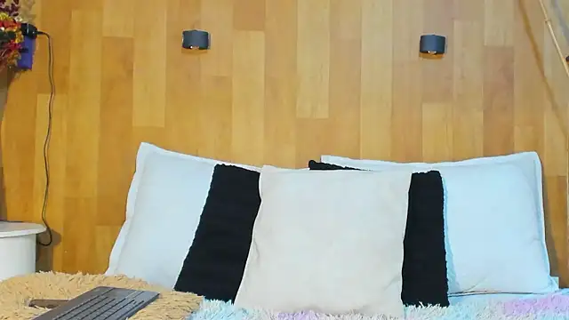 marianaa90 online show from March 10, 2026, 4:11 pm