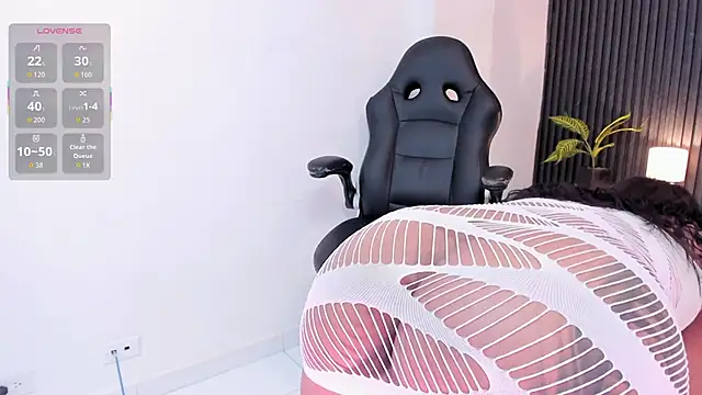 Snapshot of Madiee_Rhea chatting on February 18, 2026, 8:05 pm Madiee Rhea online show from February 18, 2026, 8:05 pm