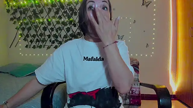 Snapshot of Lady_breaks_hearts chatting on October 1, 2025, 11:25 am Lady breaks hearts online show from October 1, 2025, 11:25 am