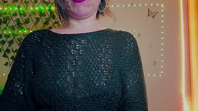 Snapshot of Lady_breaks_hearts chatting on October 16, 2025, 10:34 am Lady breaks hearts online show from October 16, 2025, 10:34 am