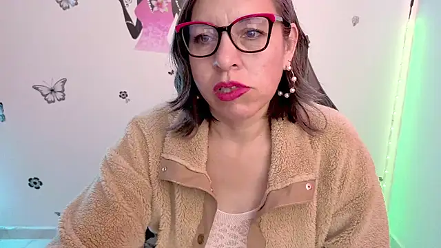 Lady breaks hearts online show from June 3, 2026, 1:23 pm