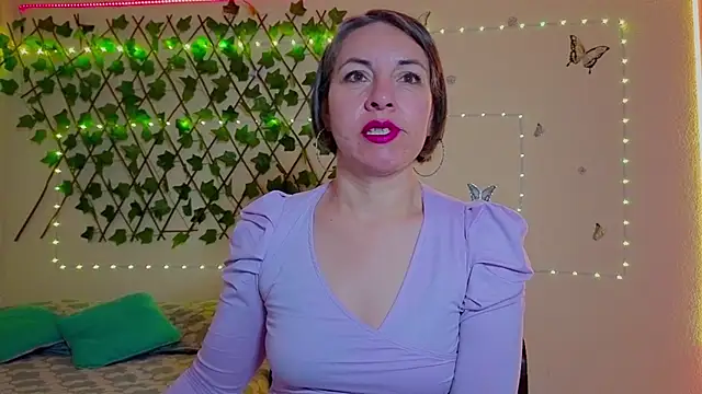 Snapshot of Lady_breaks_hearts chatting on October 23, 2025, 10:36 am Lady breaks hearts online show from October 23, 2025, 10:36 am