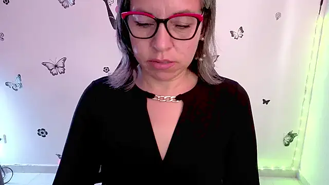 Lady breaks hearts online show from May 12, 2026, 1:17 pm
