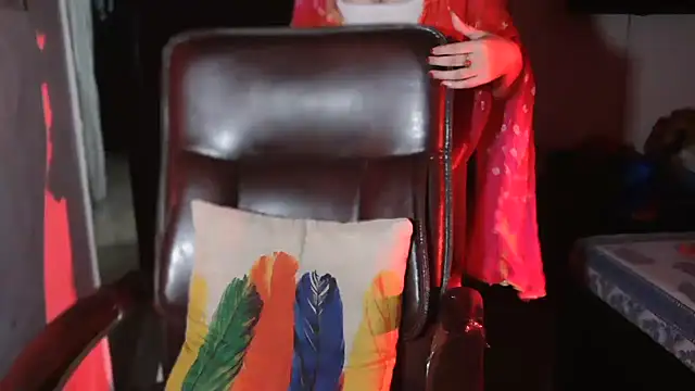 urvashihott online show from October 3, 2025, 4:30 pm