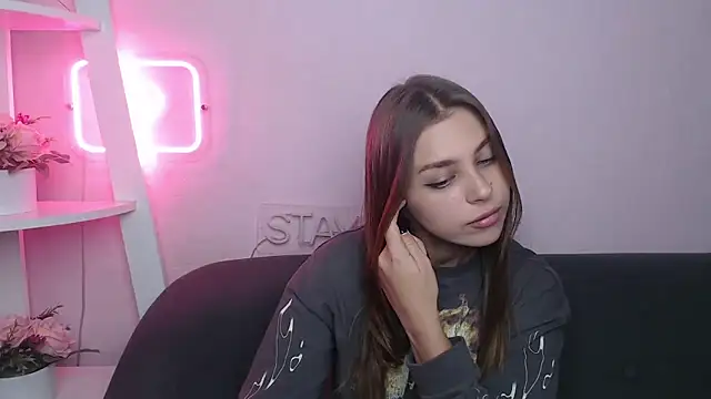 Snapshot of MilanaAngelAs chatting on October 7, 2025, 7:37 pm MilanaAngelAs online show from October 7, 2025, 7:37 pm