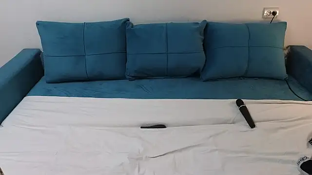 July Kane online show from April 18, 2026, 6:49 am