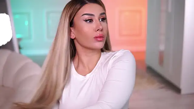 EvaZane online show from November 19, 2025, 8:20 pm