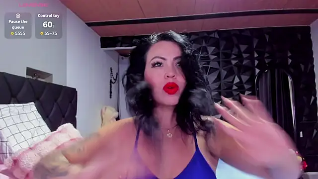 charlottemeyerr online show from December 16, 2025, 10:14 pm