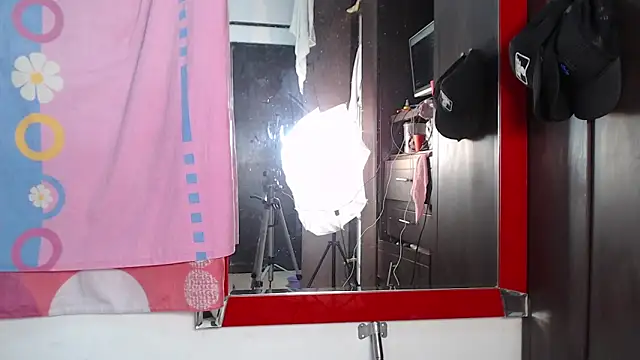 Snapshot of lizandandrew_hot chatting on March 1, 2025, 4:37 am lizandandrew hot online show from March 1, 2025, 4:37 am