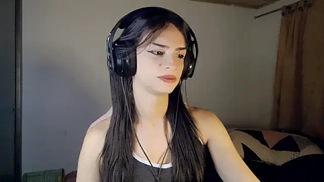 Dollbehavior  online show from April 14, 2026, 1:43 am