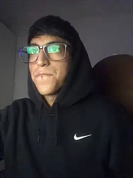 modelo180 online show from February 19, 2025, 7:16 pm