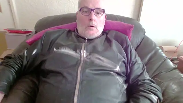 Snapshot of Leatherman63 chatting on September 13, 2025, 7:30 am Leatherman63 online show from September 13, 2025, 7:30 am