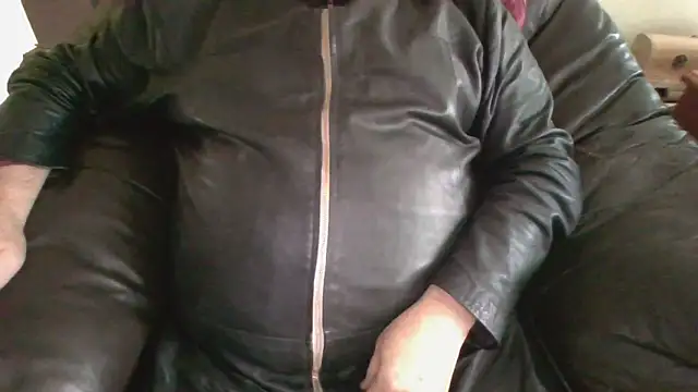 Snapshot of Leatherman63 chatting on September 20, 2025, 12:21 pm Leatherman63 online show from September 20, 2025, 12:21 pm