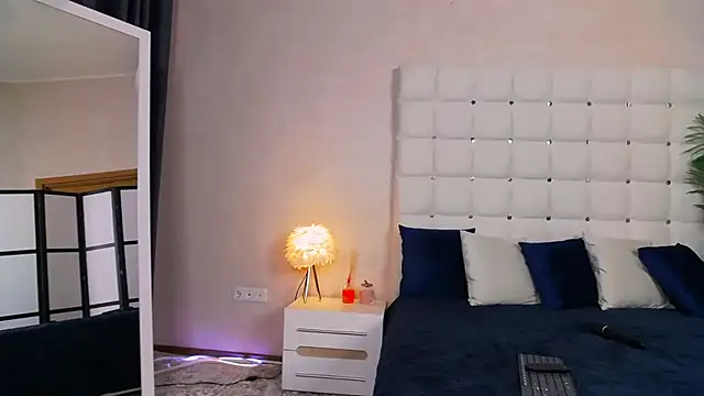 NicoleRosss online show from February 19, 2025, 4:33 pm