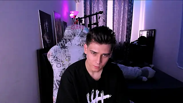 Snapshot of Foxicfu chatting on February 5, 2026, 8:21 am Foxicfu online show from February 5, 2026, 8:21 am