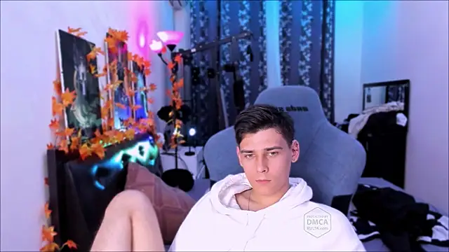 Foxicfu online show from October 2, 2025, 6:33 pm