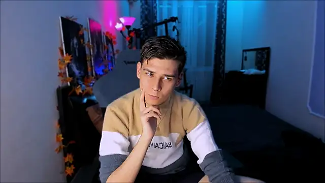 Foxicfu online show from October 4, 2025, 3:57 pm