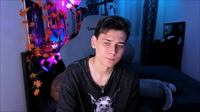 Foxicfu online show from October 7, 2025, 4:19 pm