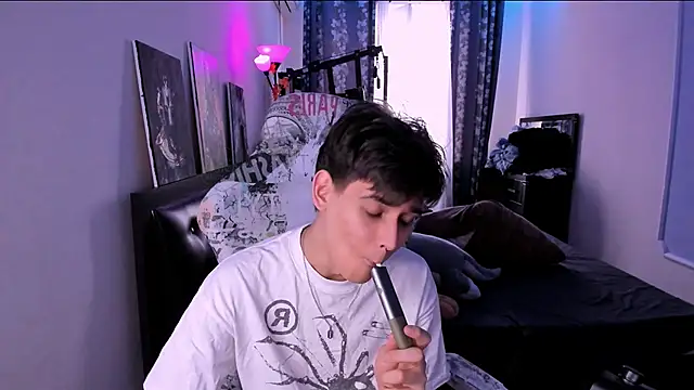 Snapshot of Foxicfu chatting on March 3, 2026, 11:28 am Foxicfu online show from March 3, 2026, 11:28 am