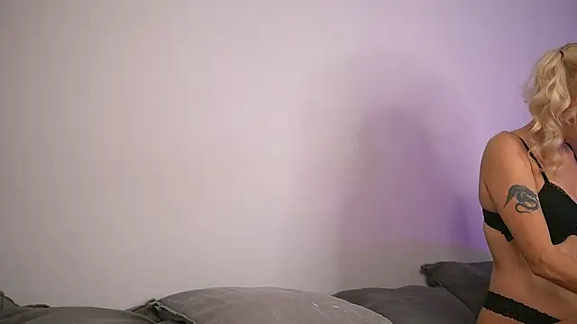 BritneyHudson online show from October 20, 2025, 3:41 am