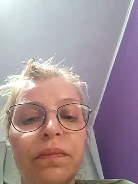 Snapshot of BritneyHudson chatting on February 13, 2026, 2:11 am BritneyHudson online show from February 13, 2026, 2:11 am