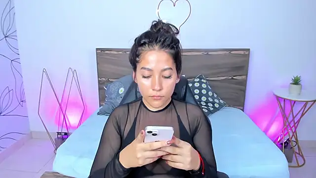 ivette bocelly online show from February 13, 2025, 11:15 pm
