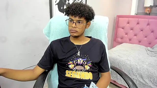 boylittle19cm online show from October 25, 2025, 1:23 pm