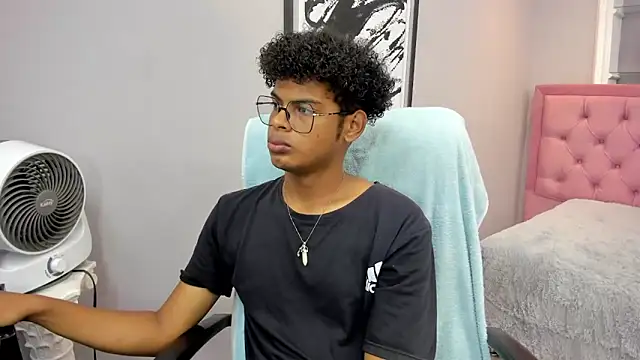 boylittle19cm online show from October 29, 2025, 1:10 pm