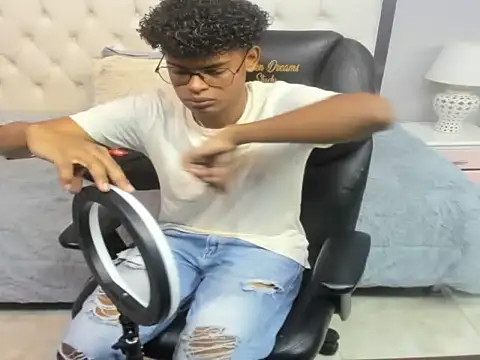 boylittle19cm online show from September 21, 2025, 12:43 pm