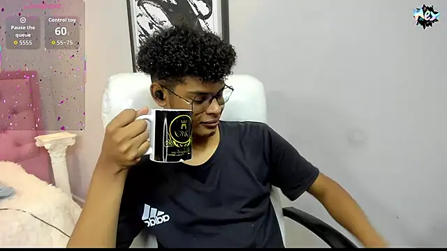 boylittle19cm online show from October 4, 2025, 12:28 pm