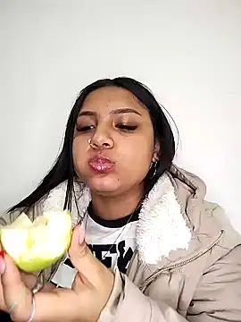 Snapshot of Alix_sweet22 chatting on December 13, 2024, 8:58 pm Alix sweet22 online show from December 13, 2024, 8:58 pm