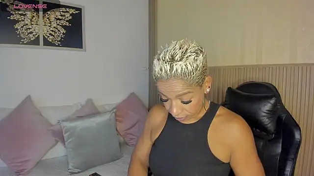 Snapshot of summer_night_ chatting on October 12, 2025, 1:01 pm summer night  online show from October 12, 2025, 1:01 pm