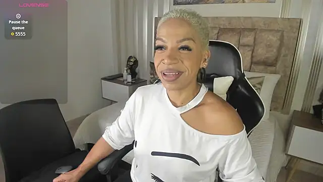 Snapshot of summer_night_ chatting on February 11, 2026, 11:54 am summer night online show from February 11, 2026, 11:54 am