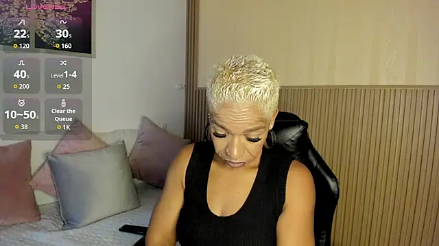 Snapshot of summer_night_ chatting on October 17, 2025, 11:45 am summer night  online show from October 17, 2025, 11:45 am