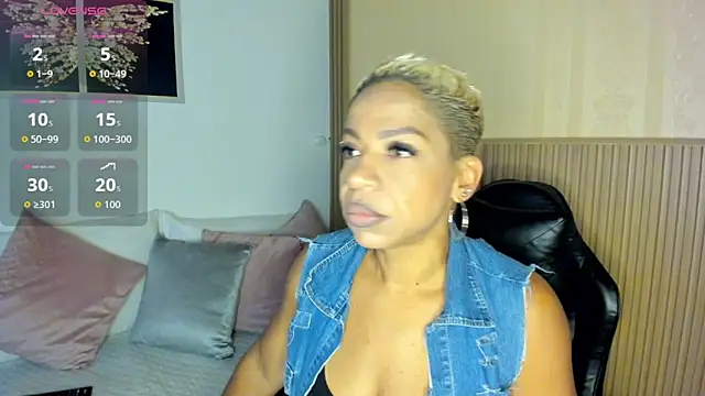 Snapshot of summer_night_ chatting on October 13, 2025, 1:23 pm summer night  online show from October 13, 2025, 1:23 pm