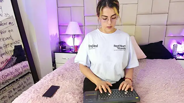 IsisLoveyes  online show from March 24, 2026, 12:21 am