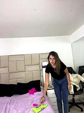 Snapshot of IsisLoveyes_ chatting on September 25, 2025, 12:16 am IsisLoveyes online show from September 25, 2025, 12:16 am