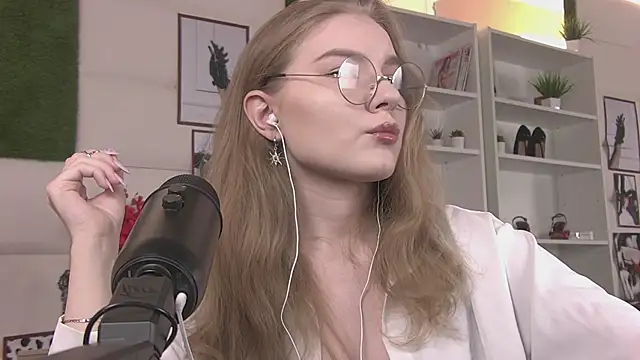 ValerieViolette online show from February 21, 2025, 7:12 am