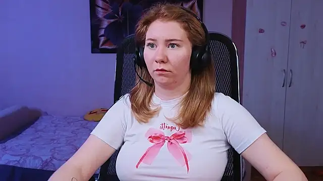 Snapshot of D0nna_ chatting on September 18, 2025, 10:51 am D0nna  online show from September 18, 2025, 10:51 am