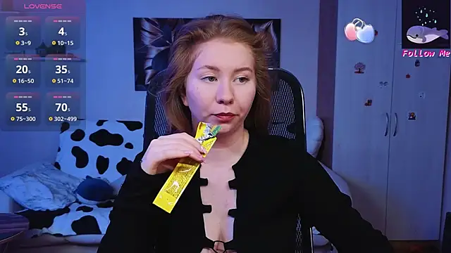 Snapshot of D0nna_ chatting on October 17, 2025, 3:36 pm D0nna  online show from October 17, 2025, 3:36 pm