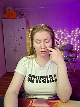 D0nna  online show from April 2, 2026, 9:10 pm