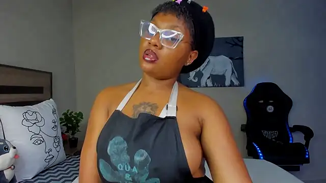 Renee-18 online show from December 21, 2025, 6:59 am