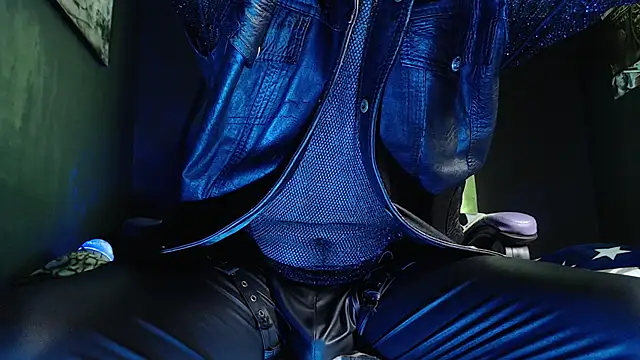 Dicaprioo  online show from April 17, 2026, 4:43 pm