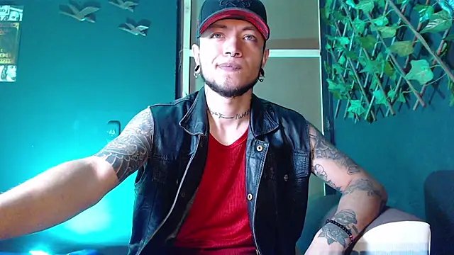 Dicaprioo  online show from November 14, 2025, 2:32 pm