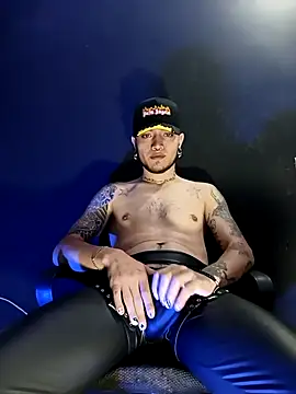 Dicaprioo  online show from October 1, 2025, 1:33 am