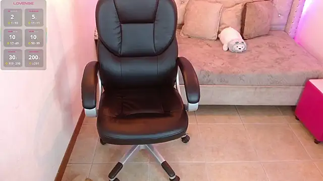 Charlotte Jones   online show from December 2, 2025, 6:20 pm