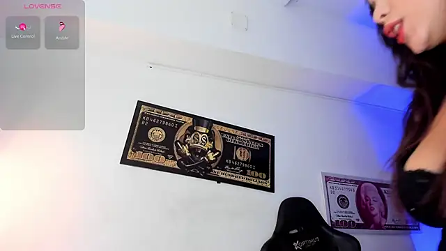 Snapshot of Elsalombardi_ chatting on November 3, 2025, 12:20 pm Elsalombardi online show from November 3, 2025, 12:20 pm